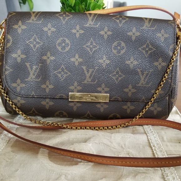Louis Vuitton Handbags - Authentic LV "Favorite MM" crossbody